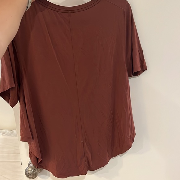 ❤️2 for $20 ❤️Flowy lululemon short sleeved top - Picture 3 of 4
